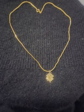 Gold Leaf Pendant Necklace - Women’s Gold Chain Jewelry